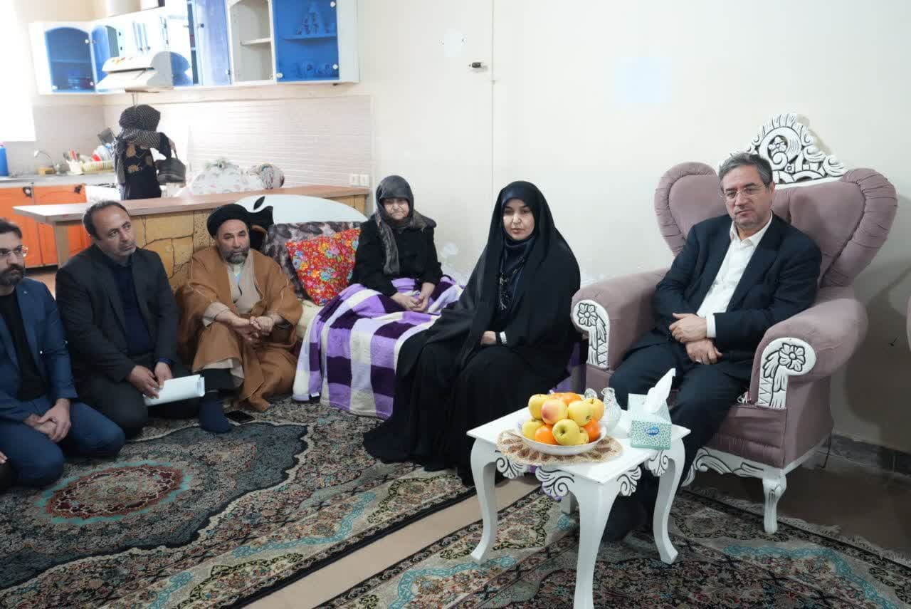 دیدار استاندار آذربایجانغربی با خانواده شهید ولی شاد قوشچی + تصاویر