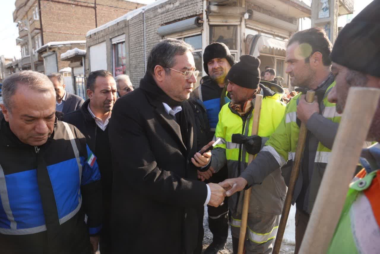 آلبوم تصویری / بازدید میدانی استاندار آذربایجانغربی از برف روبی در منطقه اسلام آباد ارومیه