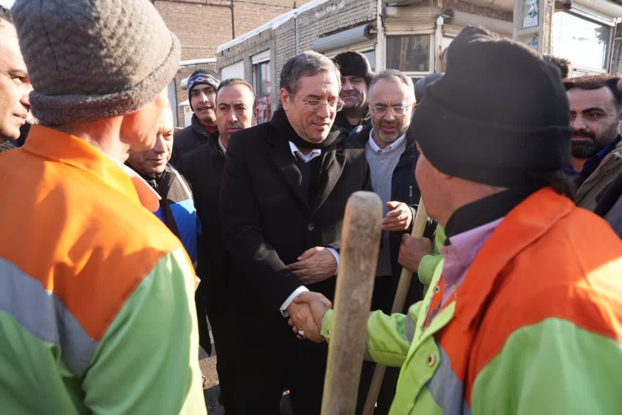 آلبوم تصویری / بازدید میدانی استاندار آذربایجانغربی از برف روبی در منطقه اسلام آباد ارومیه