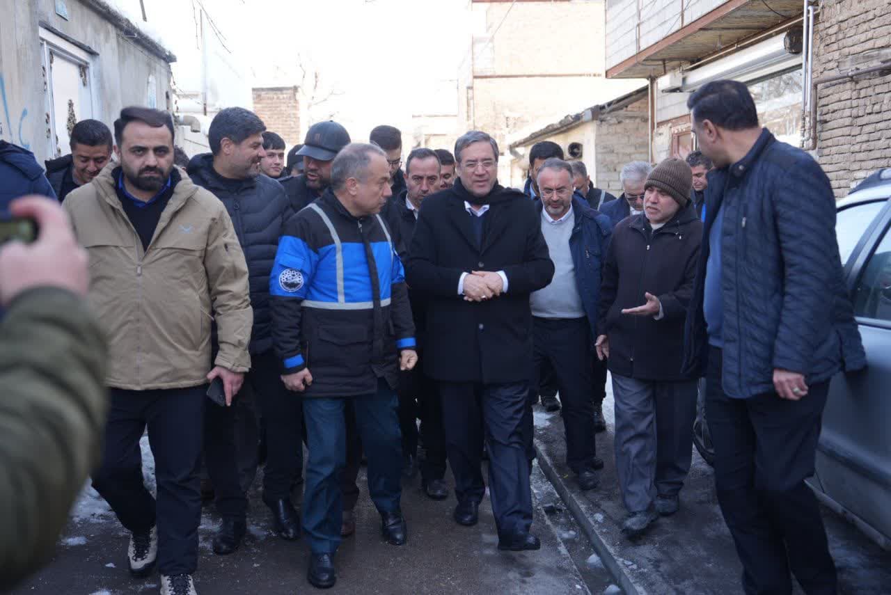 آلبوم تصویری / بازدید میدانی استاندار آذربایجانغربی از برف روبی در منطقه اسلام آباد ارومیه