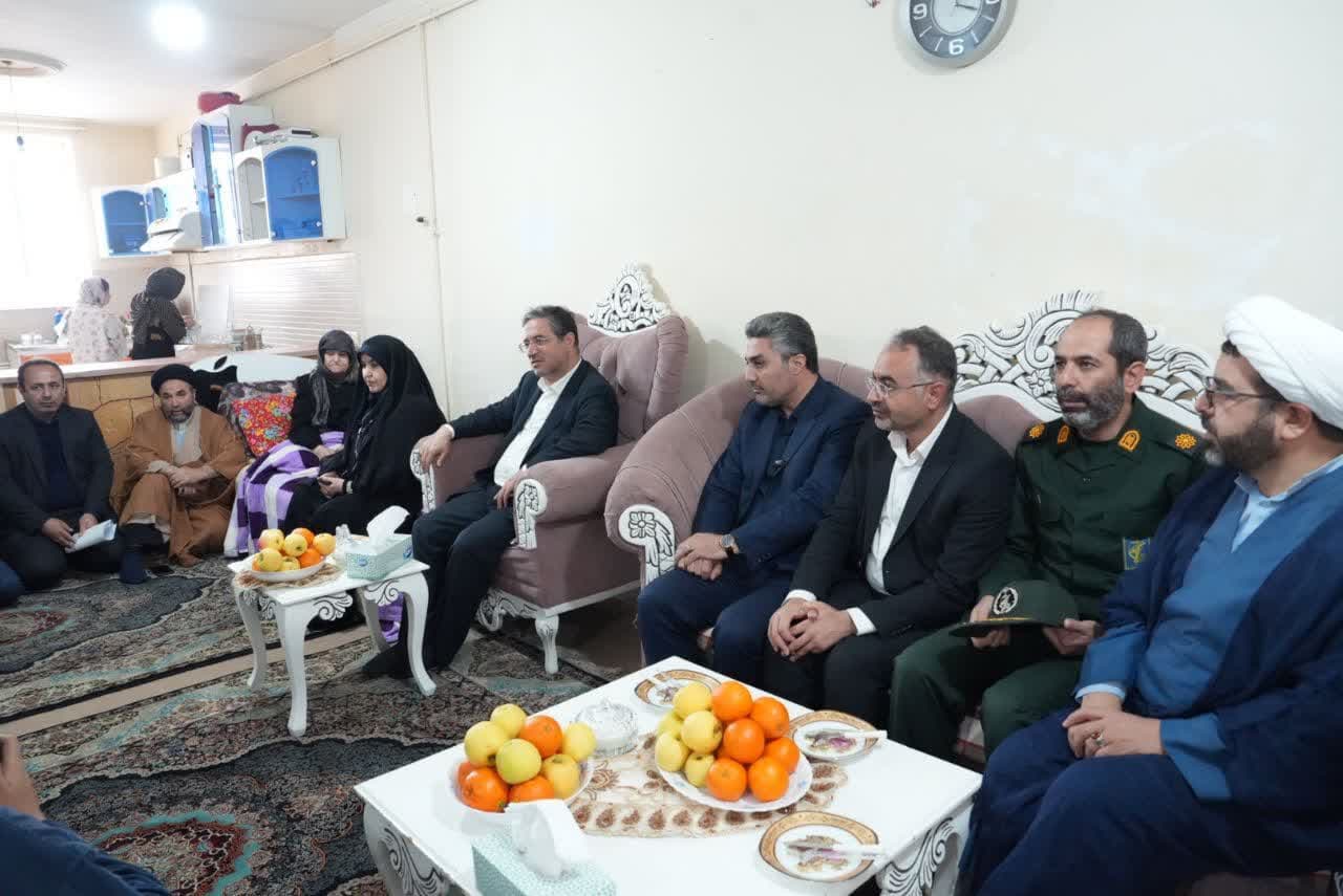 دیدار استاندار آذربایجانغربی با خانواده شهید ولی شاد قوشچی + تصاویر